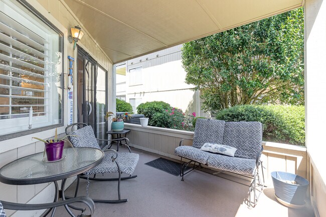 Building Photo - 4242 Pinehurst Cir