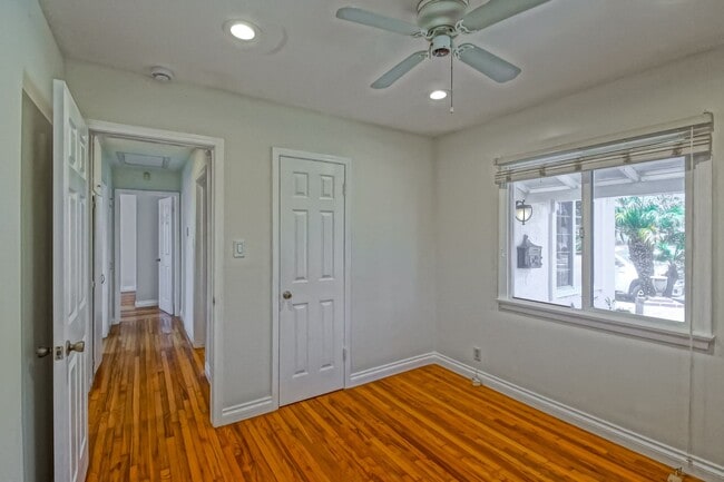 Building Photo - CHARMING, BRIGHT & AIRY HOME ON LARGE CORN...