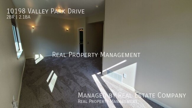 Building Photo - 10198 Valley Park Dr