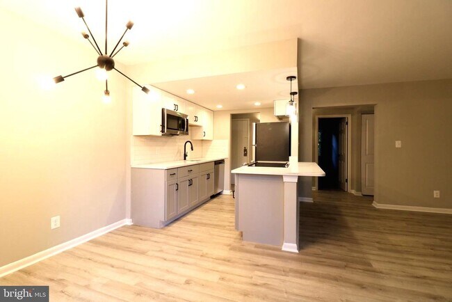 Building Photo - 2249 Castle Rock Square