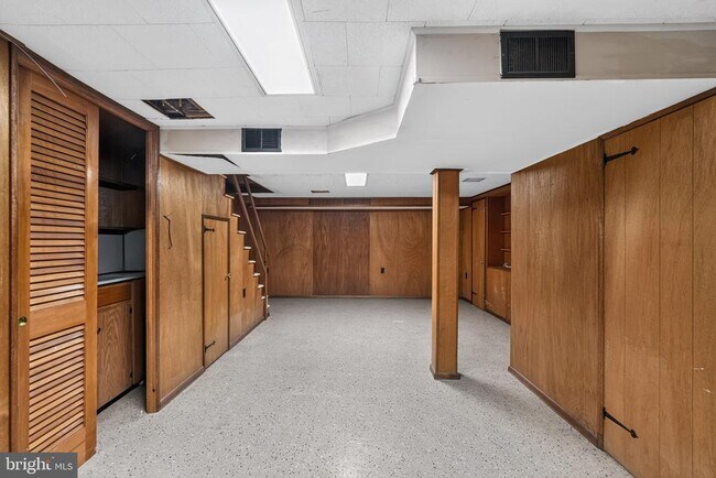 Building Photo - 216 Huron Ave