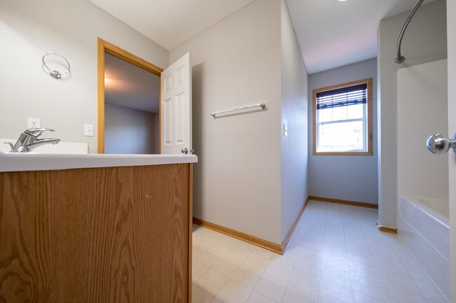 Building Photo - 12101 Waconia Cir NE