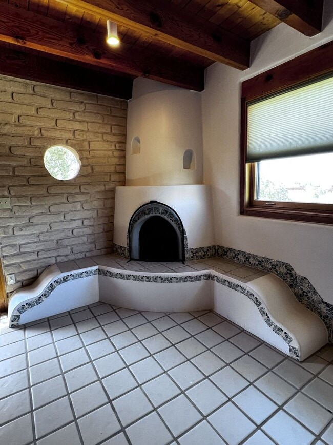Building Photo - 5 Oriente Ct