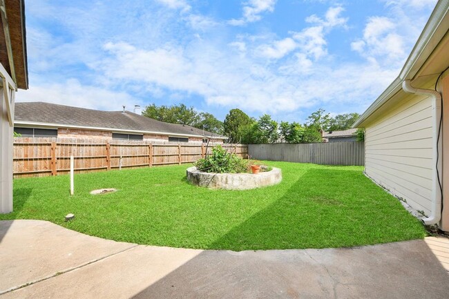 Building Photo - 11411 Briar Forest Dr