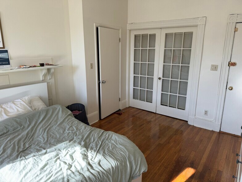 Building Photo - 910 Beacon St