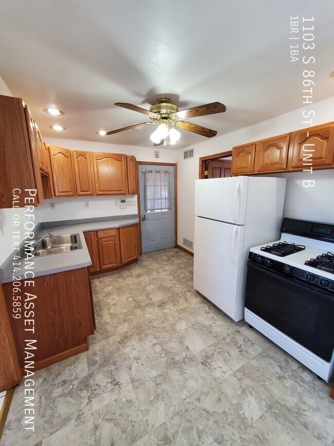 Building Photo - 1103 S 86th St