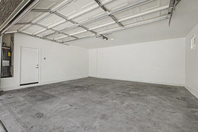 Building Photo - 136 W Latona Rd