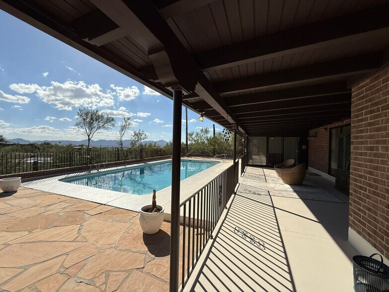 Building Photo - 1402 E Big Rock Rd