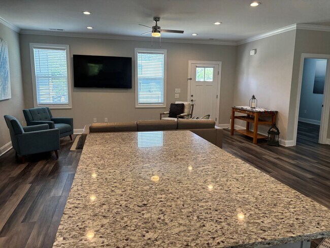 Building Photo - New home in Pine Knoll Shores