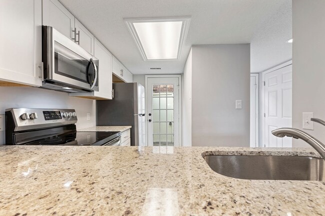 Building Photo - Master Suite with Balcony!!! Completely remodeled 2 level townhome close to the beaches of Surfside!