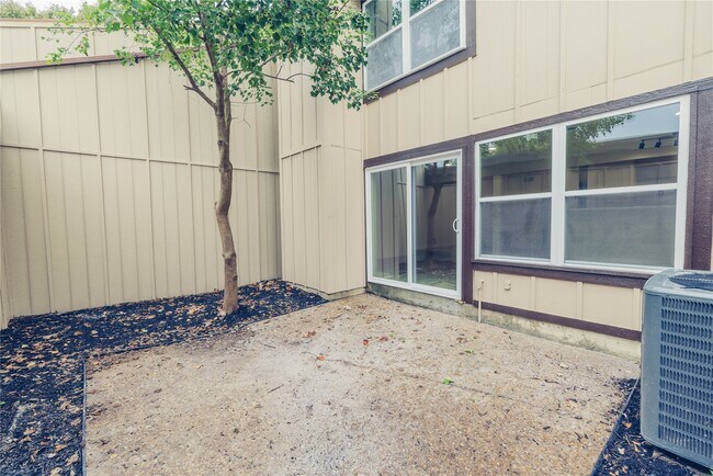 Building Photo - 12553 Wellington Park Dr