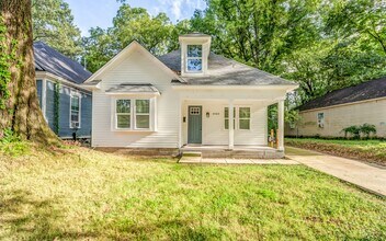 Building Photo - Modern Comfort + Extra Space — Beautiful 3BR/2.5BA Home on Foster Ave!