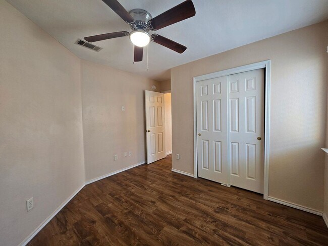 Building Photo - AVAILABLE NOW!