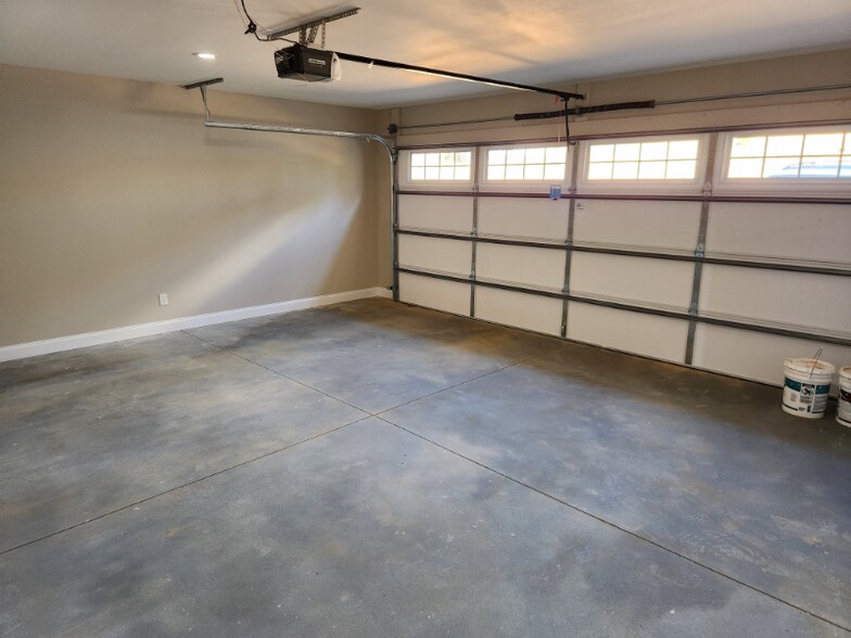 Building Photo - 240 Grand Oak Ln