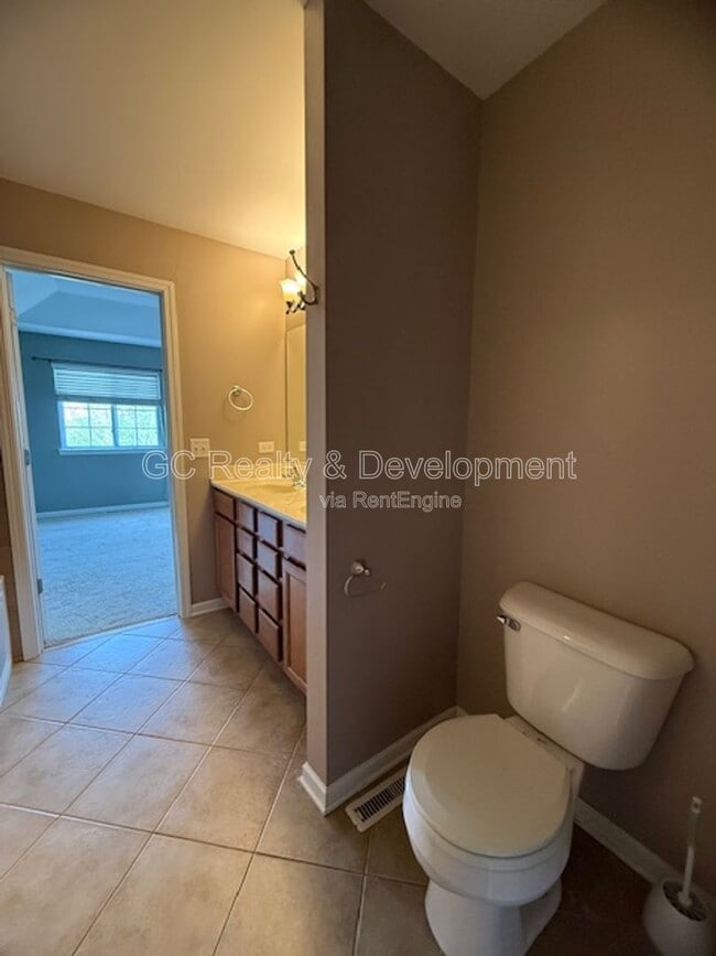 Building Photo - 112 Lakeshore Dr