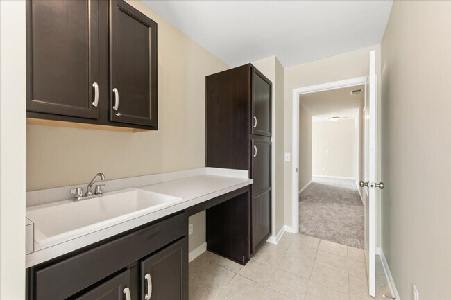 Building Photo - Spacious 5-Bedroom Home in the Live Oak Co...