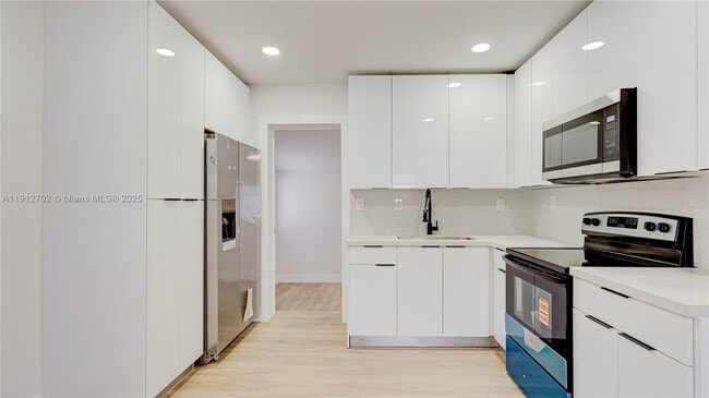 Building Photo - 3331 NW 8th Pl