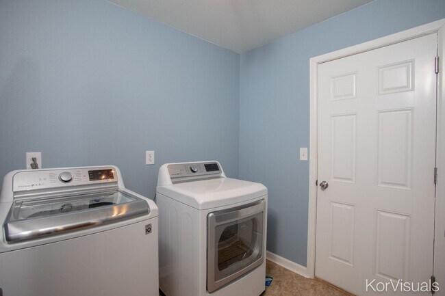 Building Photo - 761 Selina Ln