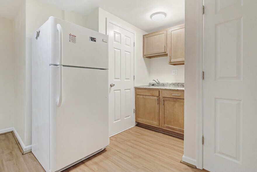 Building Photo - 9085 Autoville Dr