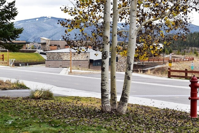 Building Photo - Winter Seasonal Rental- Timberline 14
