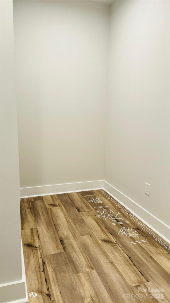Building Photo - 9508 Munsing Dr