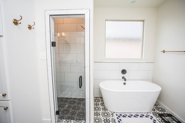 Building Photo - Spacious modern home in Lubbock-Cooper ISD!