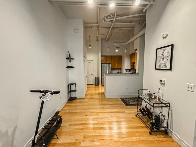 Building Photo - Luxurious 1 Bed 1 Bath Condo In Desired Courthouse Community - Water Included in Rent!