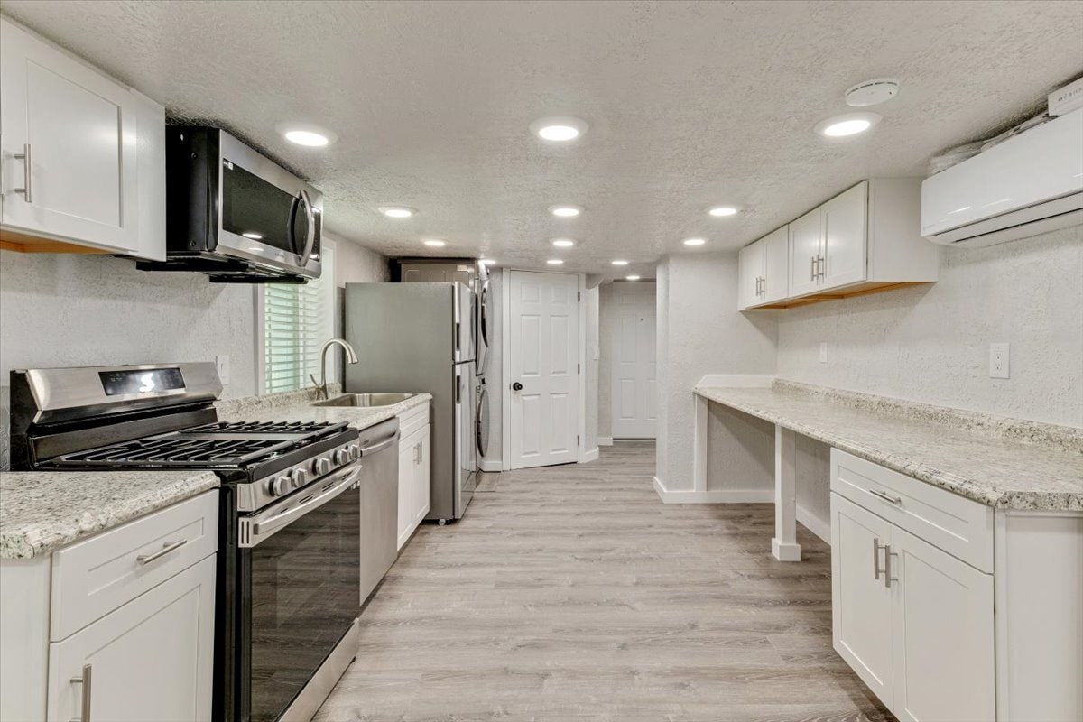 Building Photo - 672 S 200 W
