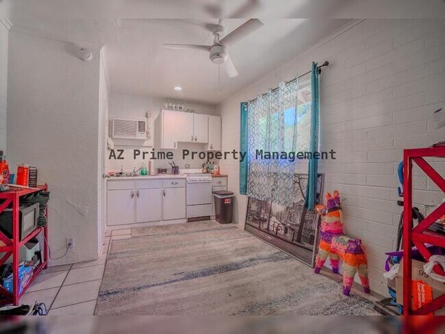 Building Photo - 351 E Encanto Dr