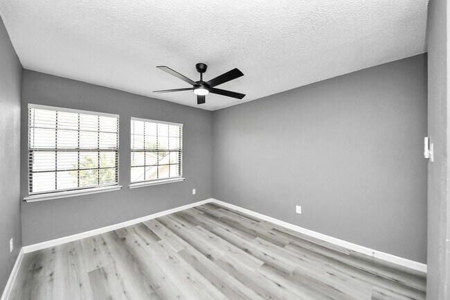 Building Photo - 6281 Ludington Dr