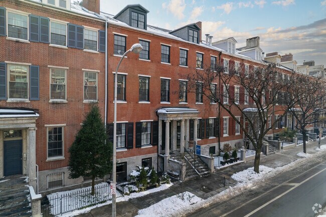 Primary Photo - 908-910 Spruce St