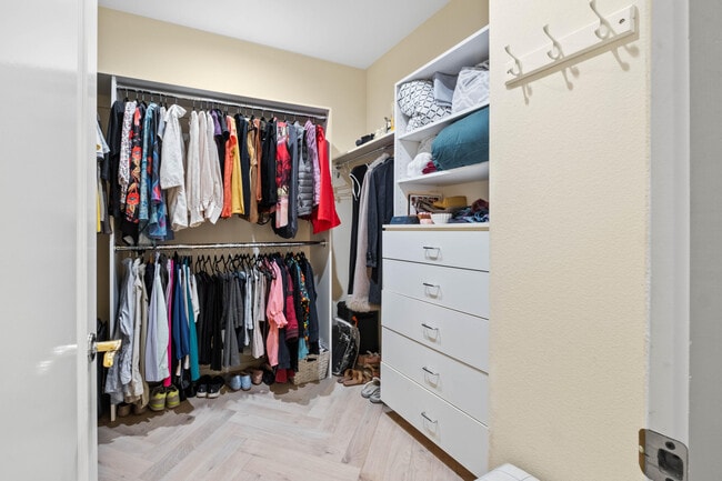 Building Photo - 872 Mission Creek Dr