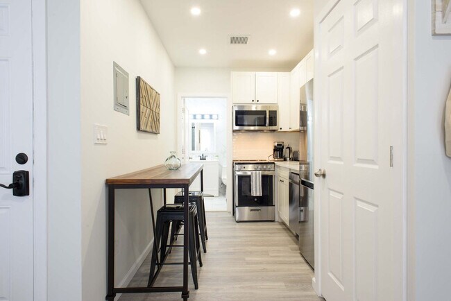 Building Photo - 240e E 75th St