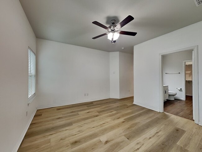 Building Photo - 1548 Woodlake Dr