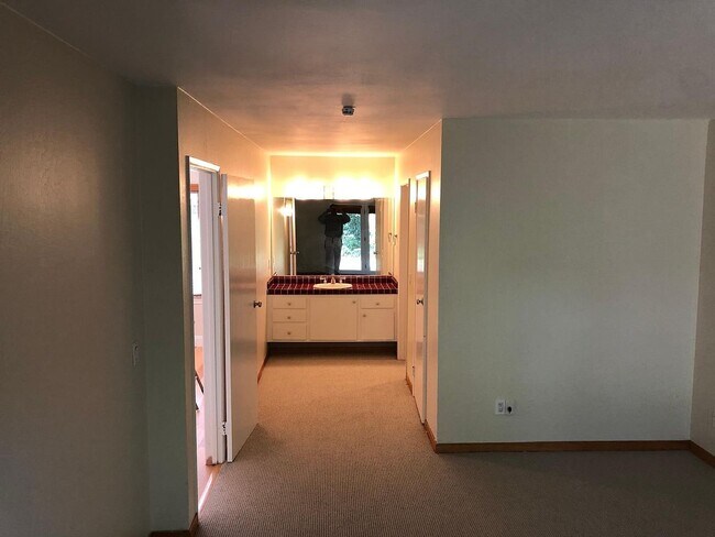 Building Photo - 969 Madison Dr