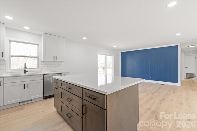 Building Photo - 1315 Vickie Ln