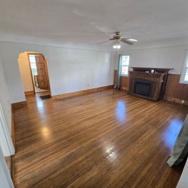 Building Photo - 2528 Hope St