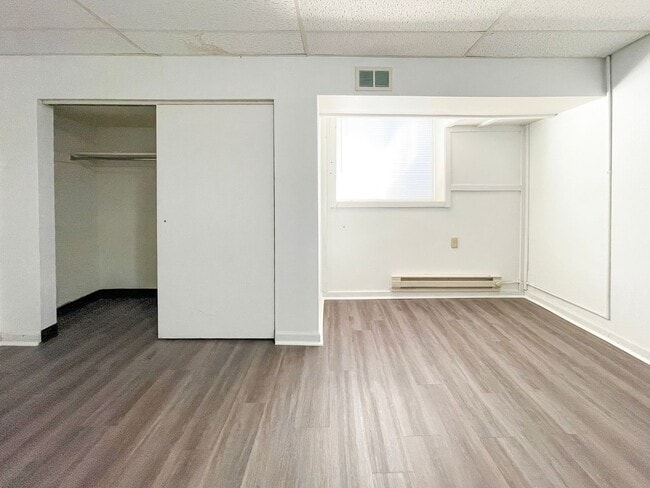 Building Photo - Preleasing for August 2026! 3 Bedroom Apar...