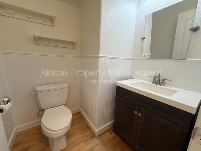 Building Photo - 238 E Pleasant Valley Rd