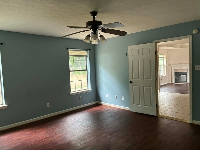 Building Photo - 71 Rosebud Cir