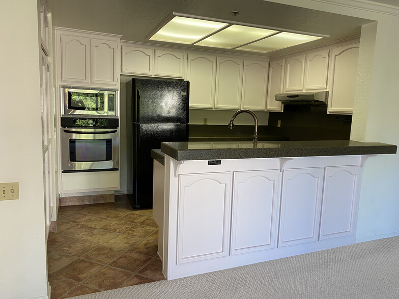 Kitchen - 13601 Del Monte Dr