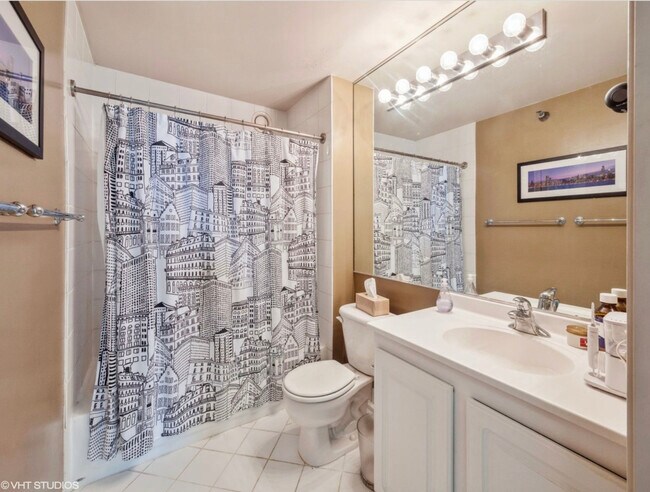 Building Photo - 345 N La Salle Dr