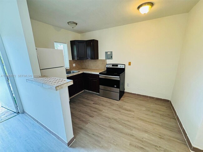 Building Photo - 2900 W Flagler St