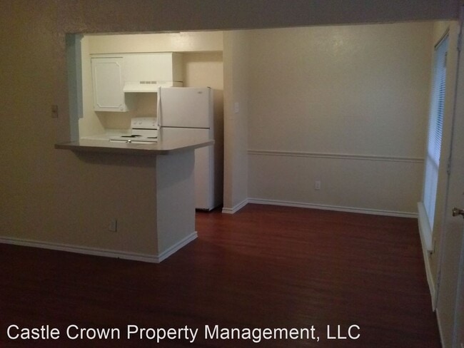 Building Photo - 831-831 S Nursery Rd