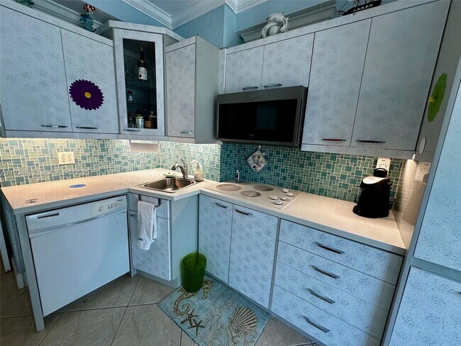 Building Photo - 6345 Collins Ave