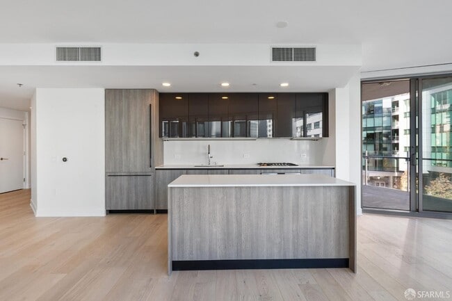 Building Photo - 338 Main St