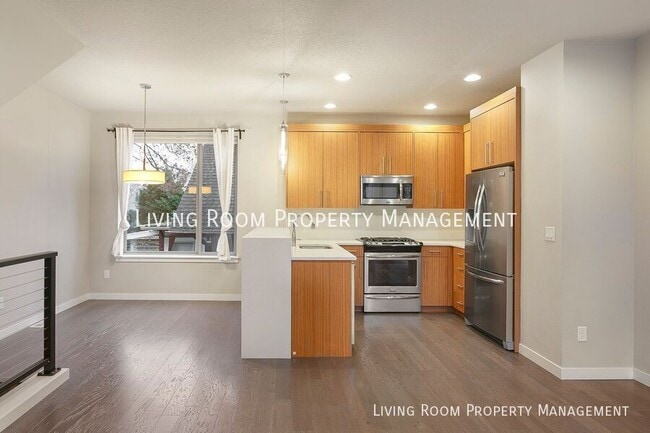 Building Photo - 736 N Webster St