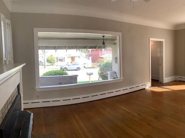 Building Photo - Large home/3bed 3 bath with bonus/office room just outside of PSNS and close to Bremerton Ferry