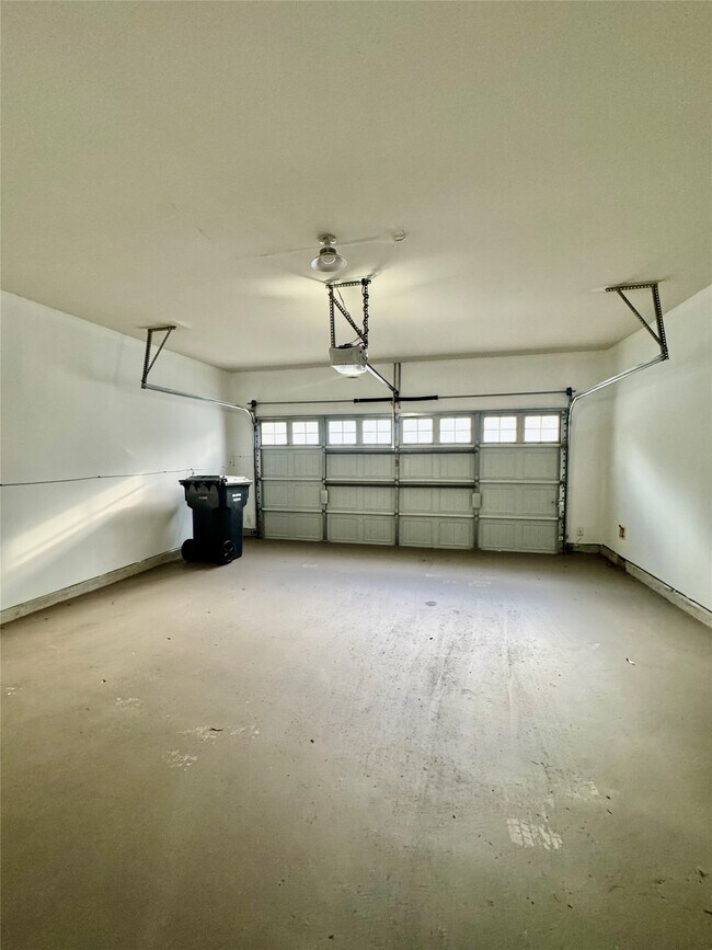 Building Photo - 13600 Breton Ridge St