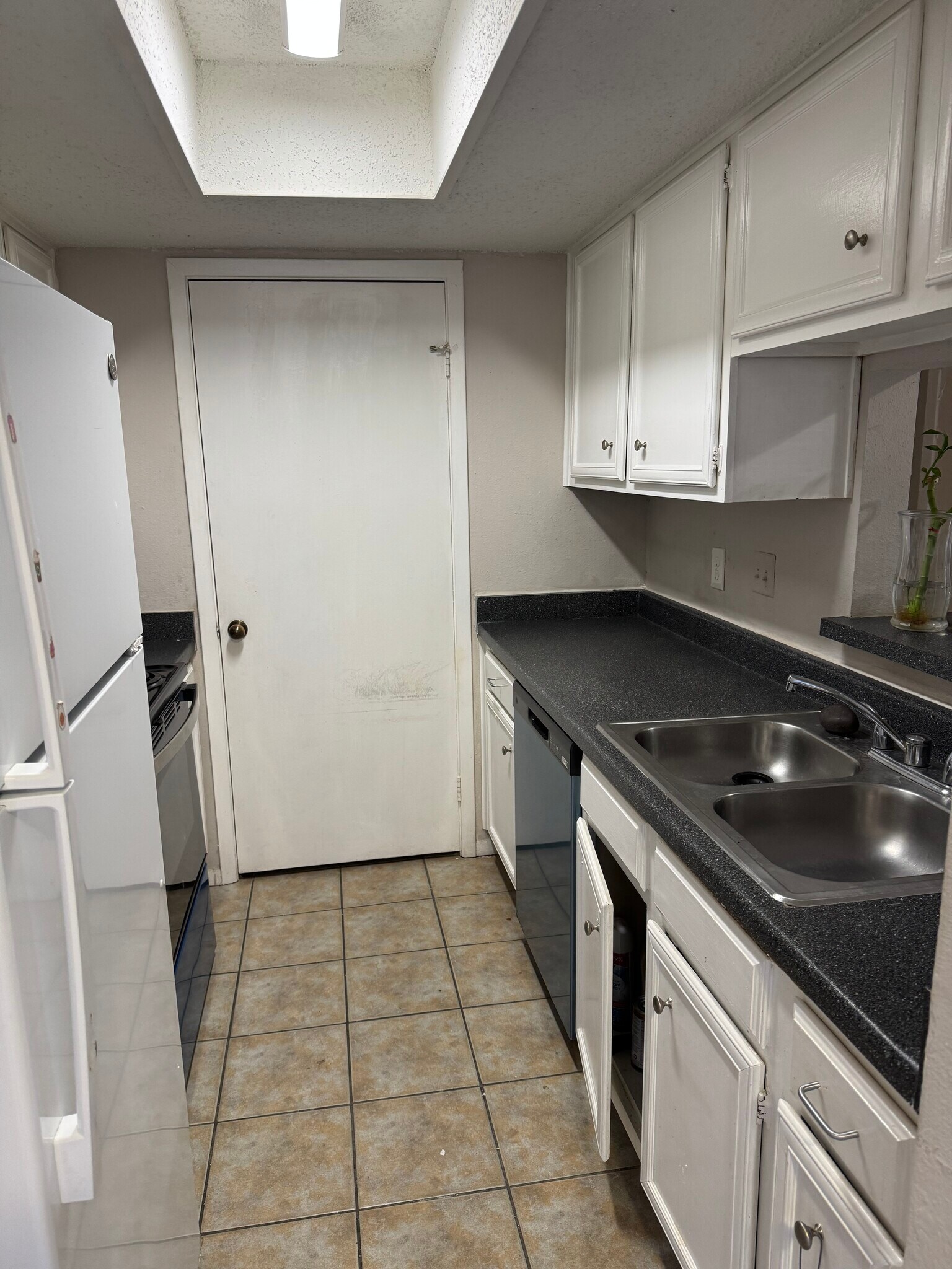 Building Photo - 3923 Tanglewilde St